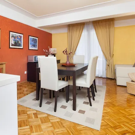 Mediterranes In Mit Pool, Parkplatz, Grill, Klima, Wifi *