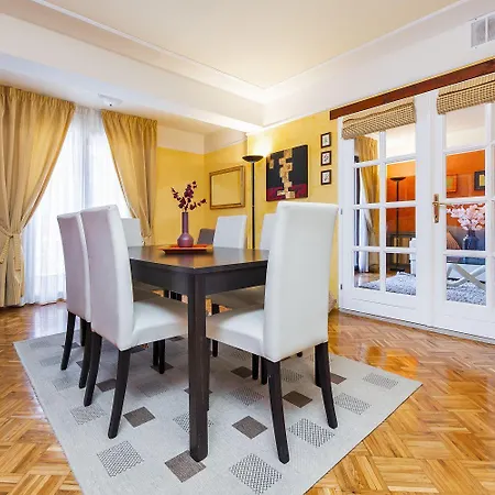 Mediterranes In Mit Pool, Parkplatz, Grill, Klima, Wifi רוביני