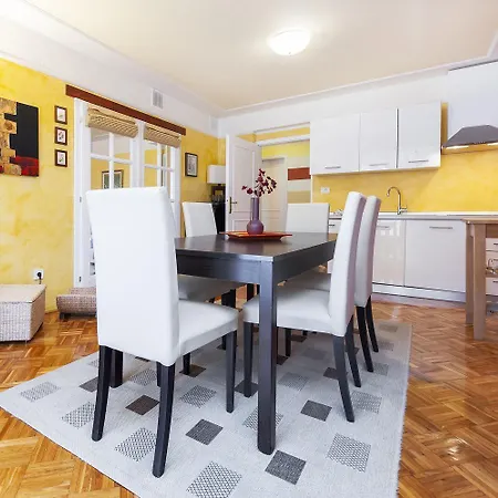 Mediterranes In Mit Pool, Parkplatz, Grill, Klima, Wifi アパート