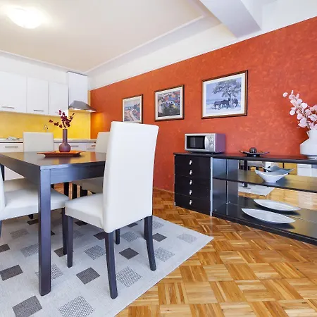 Mediterranes In Mit Pool, Parkplatz, Grill, Klima, Wifi דירה רוביני