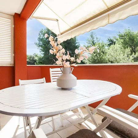 Mediterranes In Mit Pool, Parkplatz, Grill, Klima, Wifi *