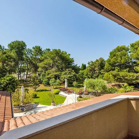 Mediterranes In Mit Pool, Parkplatz, Grill, Klima, Wifi